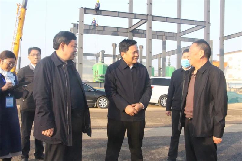 鞏義市委書記袁聚平一行蒞臨義瑞新材料項目施工現場調研