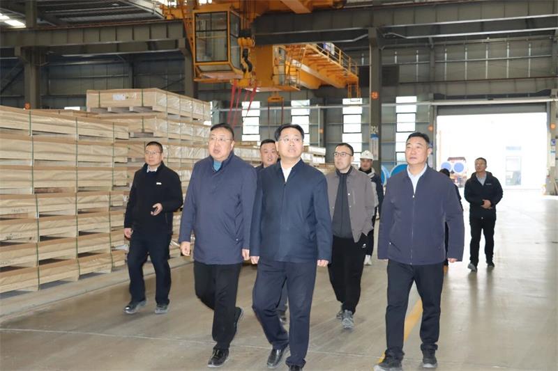 鞏義市委書記、市長郭程明蒞臨明泰鋁業慰問一線員工